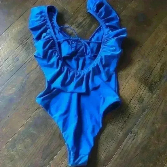 Altar’d State NWT High Cut ruffled one piece swimsuit deep scoop neck - Picture 5 of 7